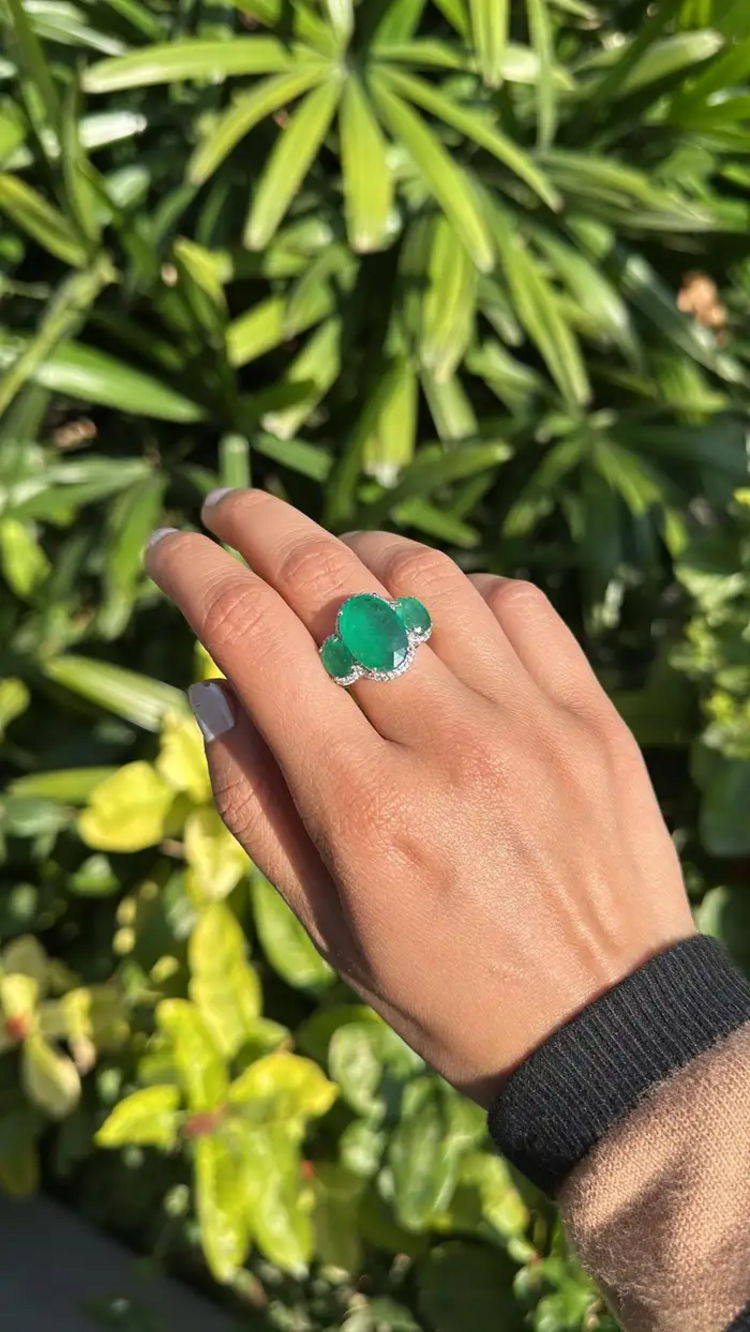 18k White Gold Handmade Ring - Natural Zambian Emerald & Diamond Wedding Ring