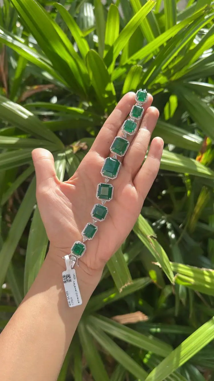18k White Gold Handmade Modern Bracelet - Natural Zambian Emerald & Diamond Bracelet