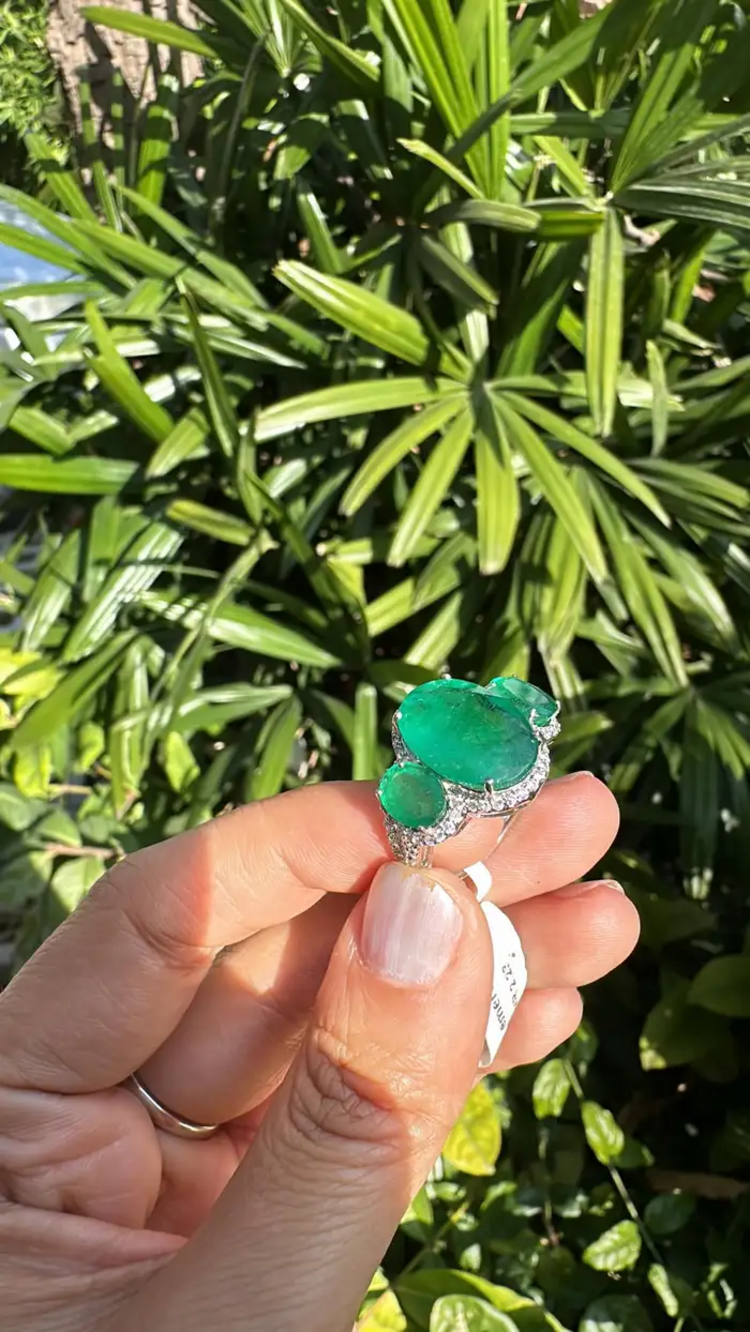 18k White Gold Handmade Ring - Natural Zambian Emerald & Diamond Wedding Ring