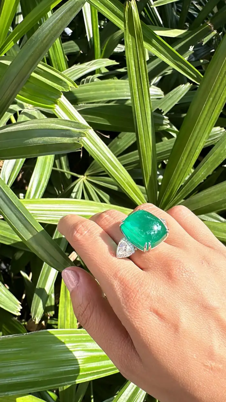18k White Gold Handmade Rose Cut Diamond Ring - Natural Zambian Emerald Dome Ring