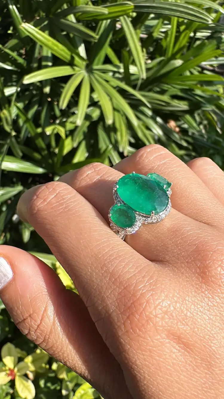 18k White Gold Handmade Ring - Natural Zambian Emerald & Diamond Wedding Ring