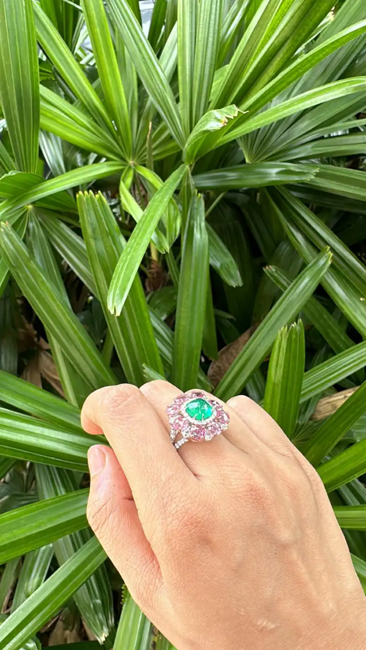 Colombian Emerald Sugarloaf, Pink Sapphires & Rose Cut Diamonds Cocktail Ring - 18k White Gold Ring