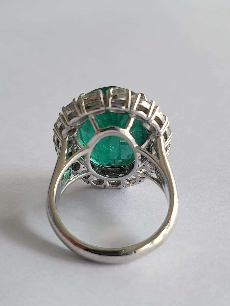 emerald engagement ring