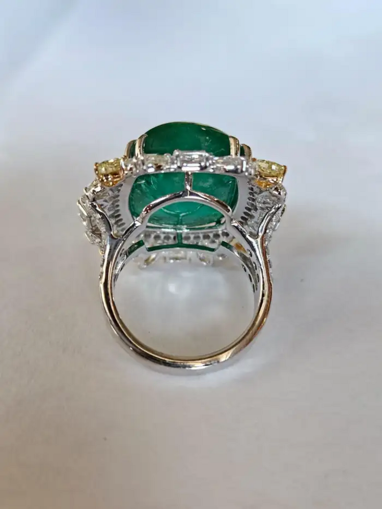 Natural 23.70 Ct. Sugarloaf Zambian Emerald Wedding Ring - 18k Gold Diamond Cocktail Ring