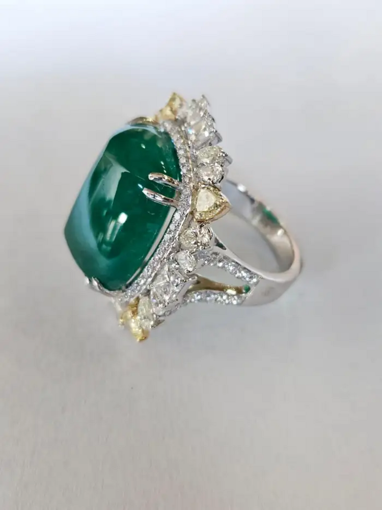 Natural 23.70 Ct. Sugarloaf Zambian Emerald Wedding Ring - 18k Gold Diamond Cocktail Ring