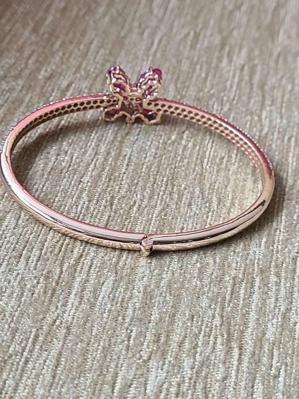 Carved Ruby 3.04 Carats & Diamonds Modern/Bangle Bracelet Set in 18K Rose Gold