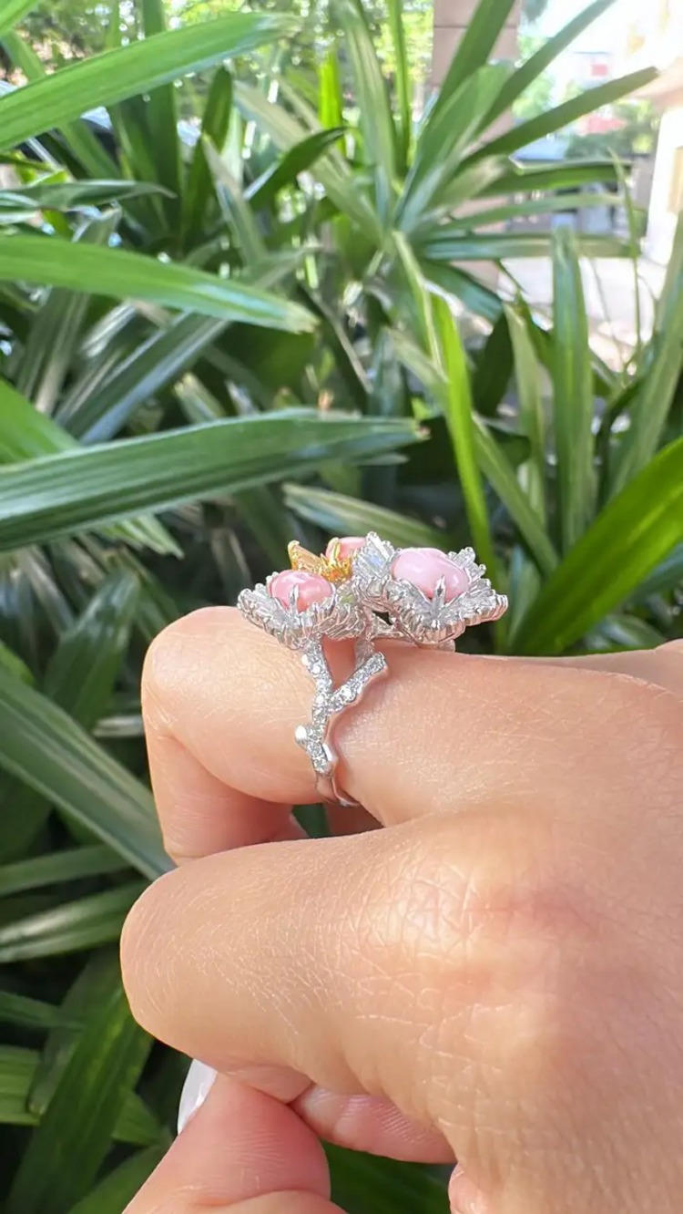 18k White Gold Tapered Diamonds Cocktail Ring - 3.93 Ct. Conch Pearls Wedding Ring