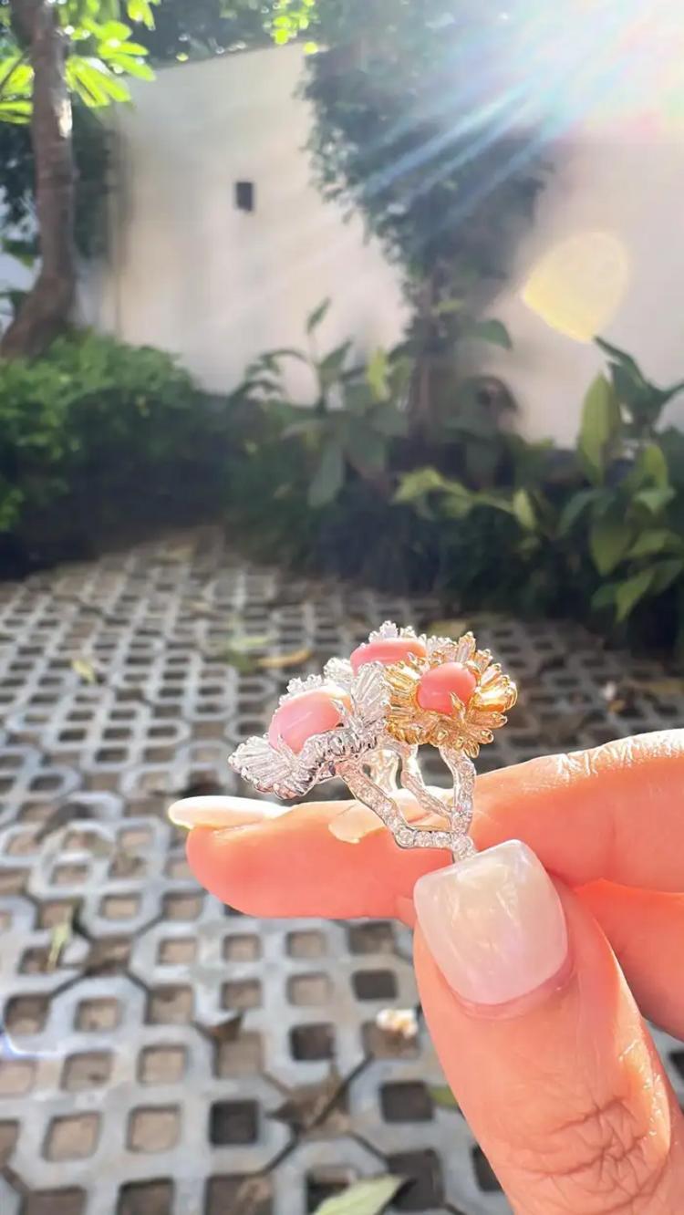 18k White Gold Tapered Diamonds Cocktail Ring - 3.93 Ct. Conch Pearls Wedding Ring