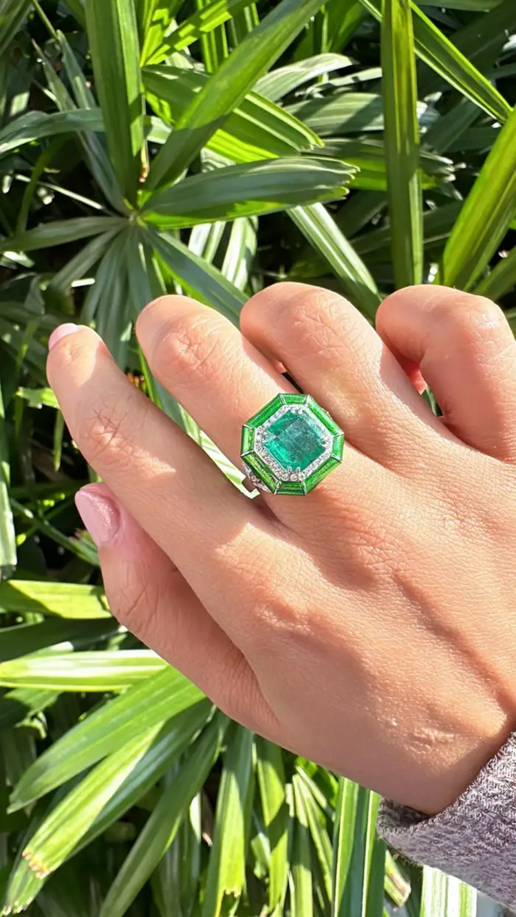 18k White Gold, 3.47 carats Emerald, Green Enamel & Diamonds Engagement Ring