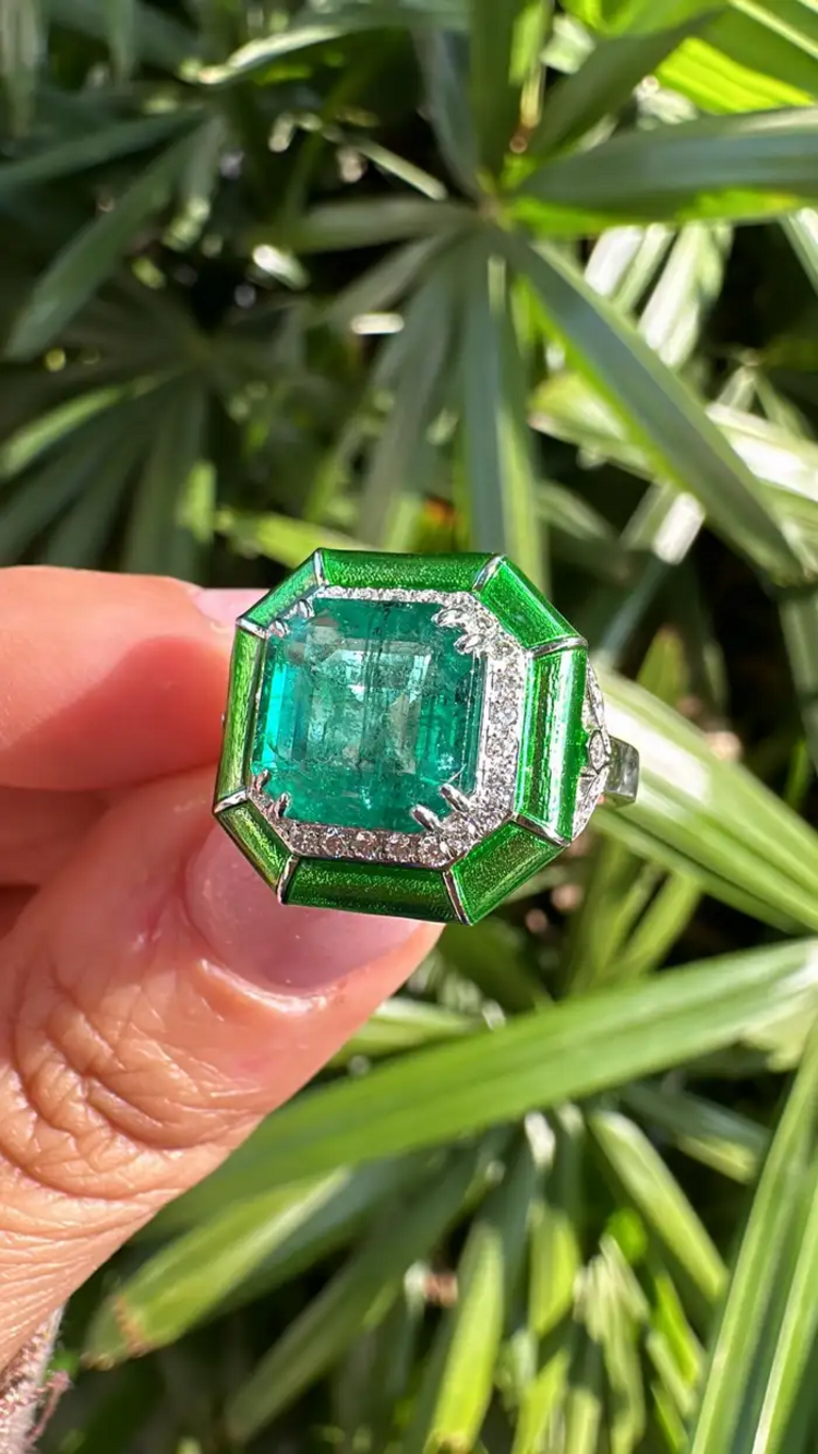 18k White Gold, 3.47 carats Emerald, Green Enamel & Diamonds Engagement Ring
