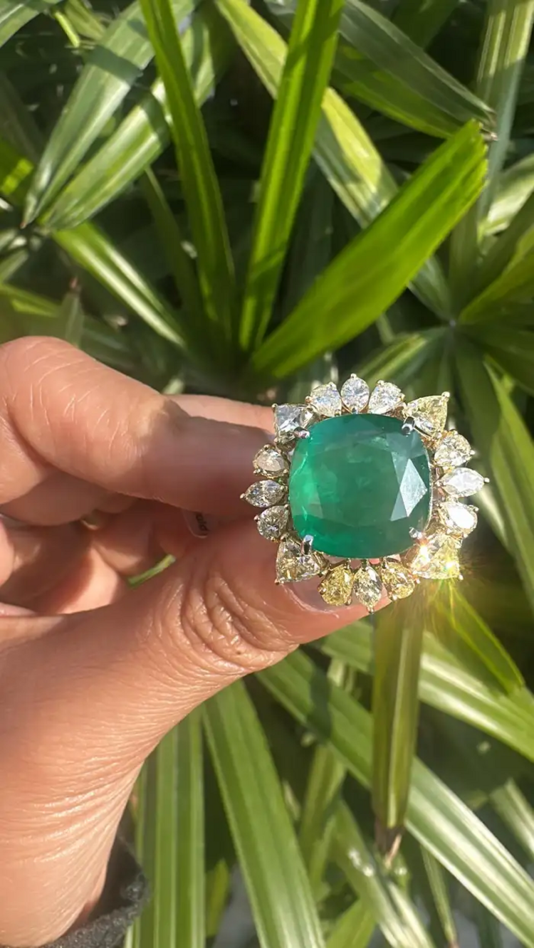 18K Gold, 12.60 carats, Zambian Emerald & Yellow Diamonds Cocktail Ring