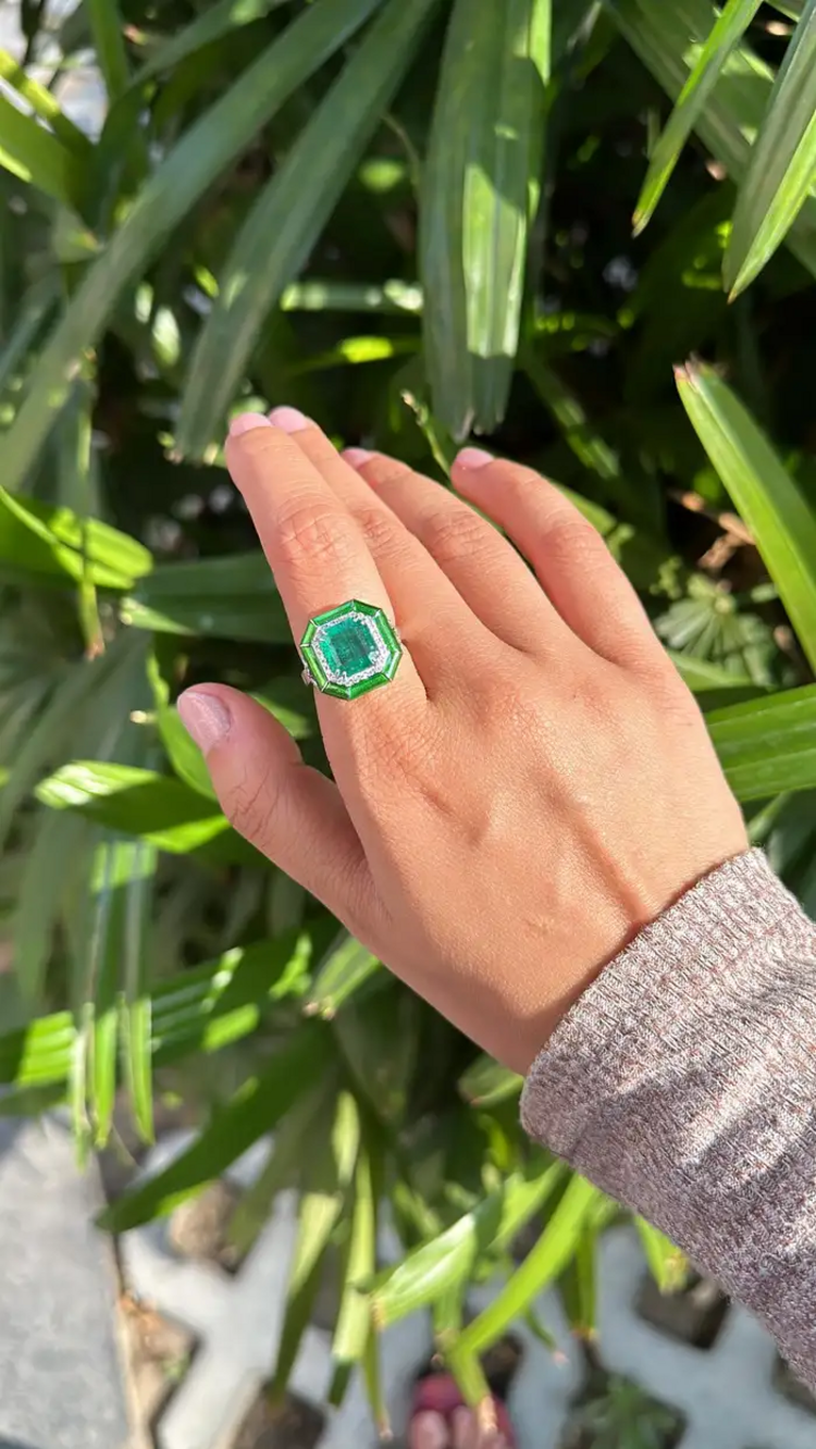 18k White Gold, 3.47 carats Emerald, Green Enamel & Diamonds Engagement Ring