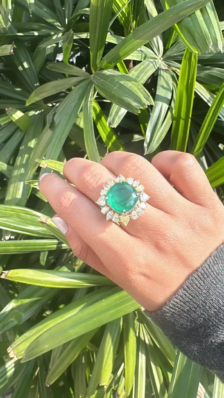 18K Gold, 12.60 carats, Zambian Emerald & Yellow Diamonds Cocktail Ring