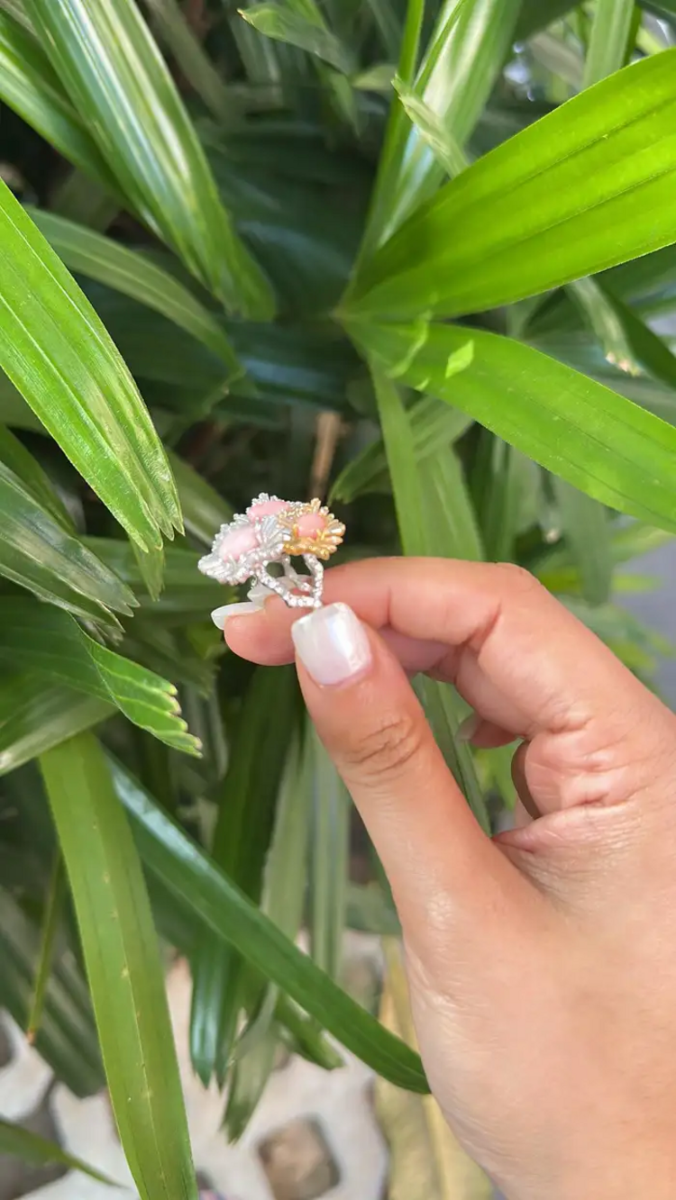 18k White Gold Tapered Diamonds Cocktail Ring - 3.93 Ct. Conch Pearls Wedding Ring