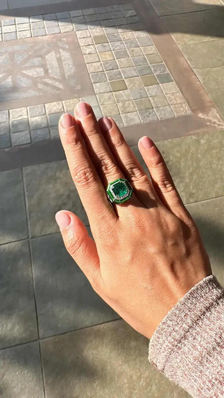 18k White Gold, 3.47 carats Emerald, Green Enamel & Diamonds Engagement Ring