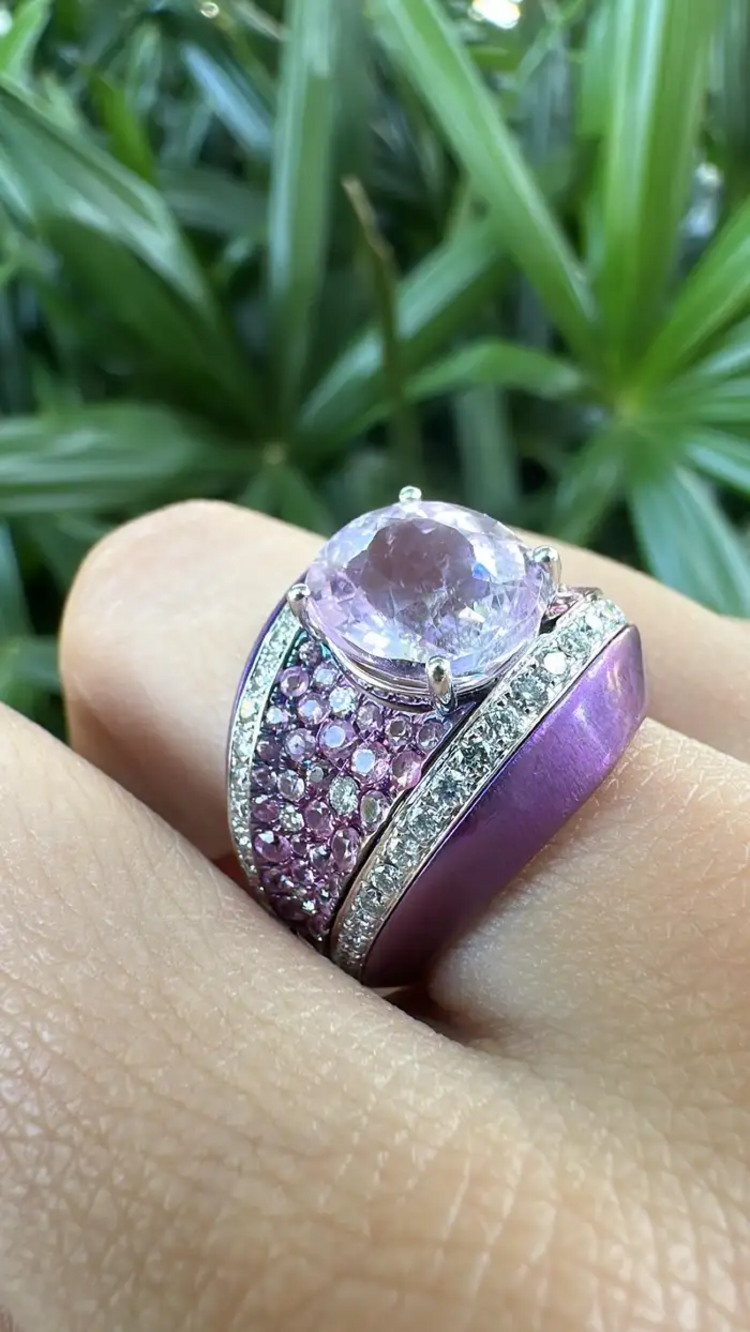 5.23 carats, Kunzite, Pink Sapphires & Diamonds Titanium Ring with Platinum 900