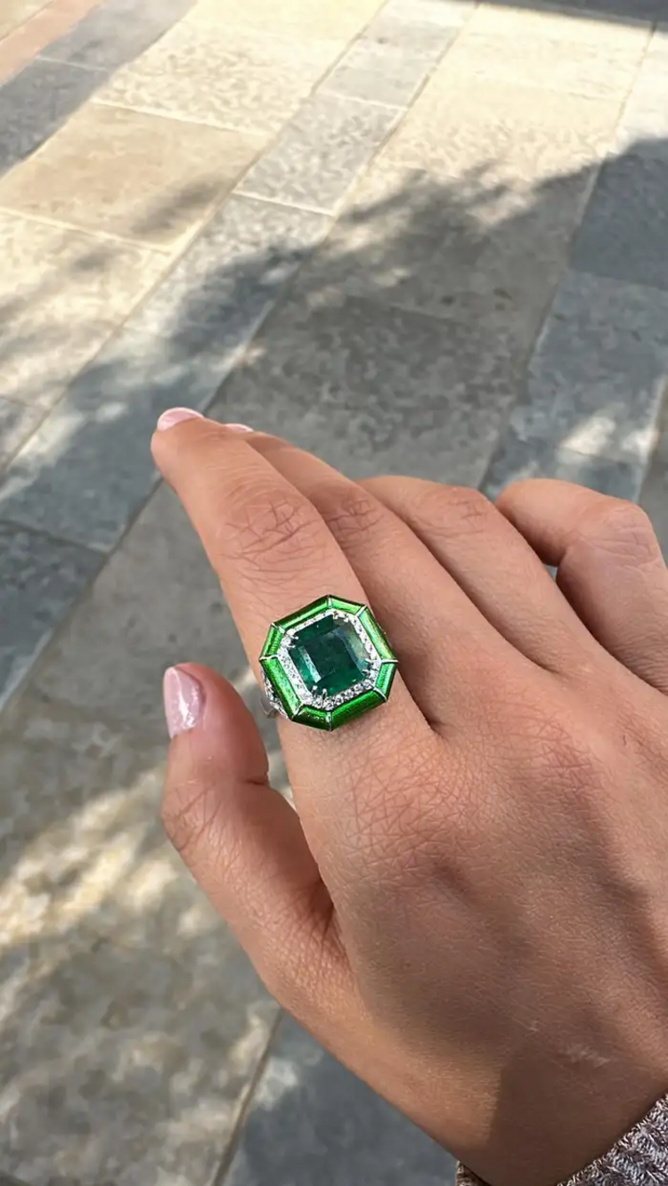 18k White Gold, 3.47 carats Emerald, Green Enamel & Diamonds Engagement Ring