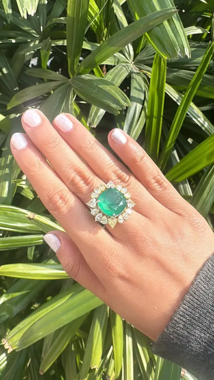 18K Gold, 12.60 carats, Zambian Emerald & Yellow Diamonds Cocktail Ring