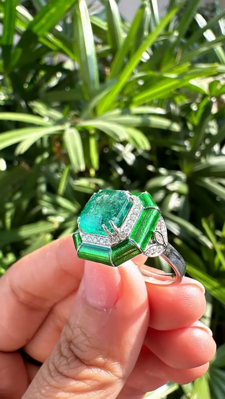 18k White Gold, 3.47 carats Emerald, Green Enamel & Diamonds Engagement Ring