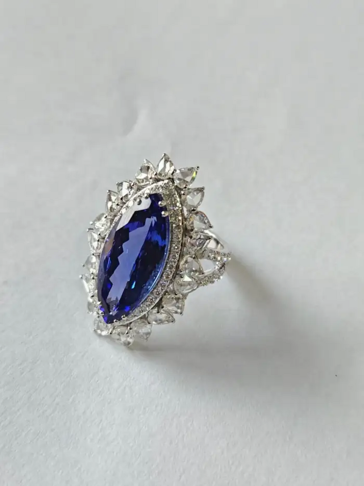 7.92 Ct. Natural Tanzanite Gemstone Statement Ring - 18k White Gold Diamond Engagement Ring