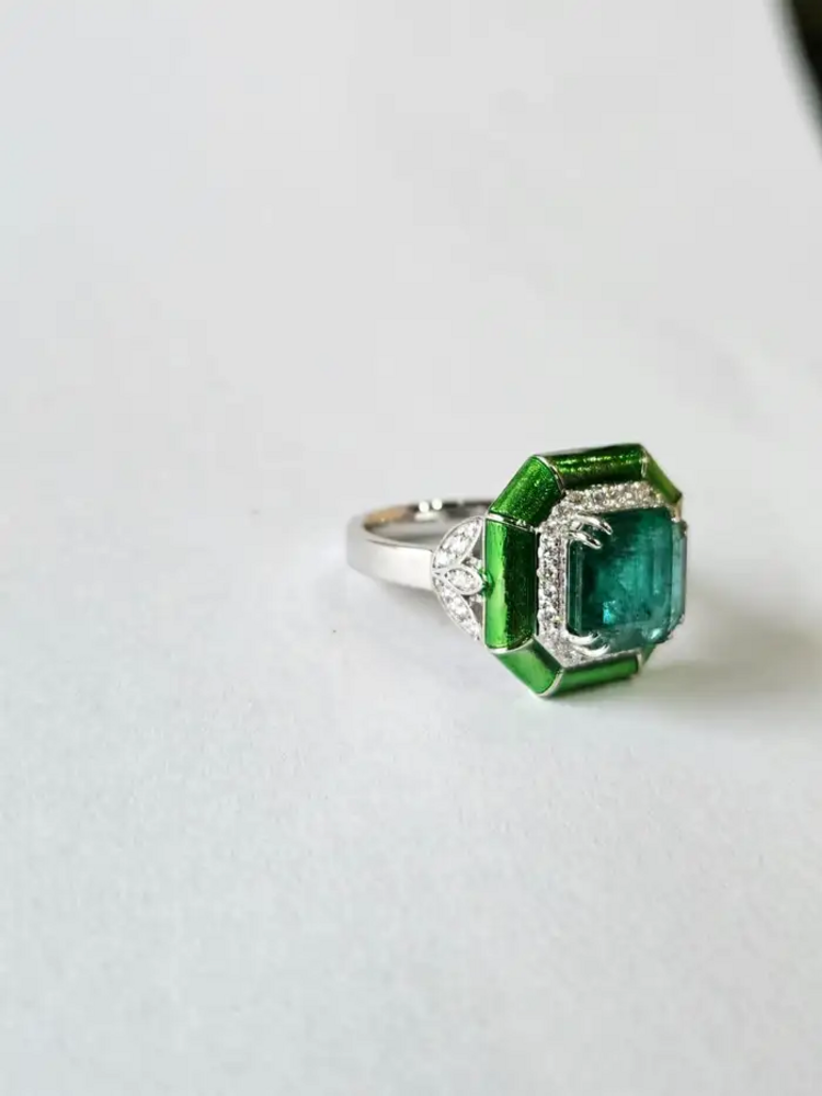 18k White Gold, 3.47 carats Emerald, Green Enamel & Diamonds Engagement Ring