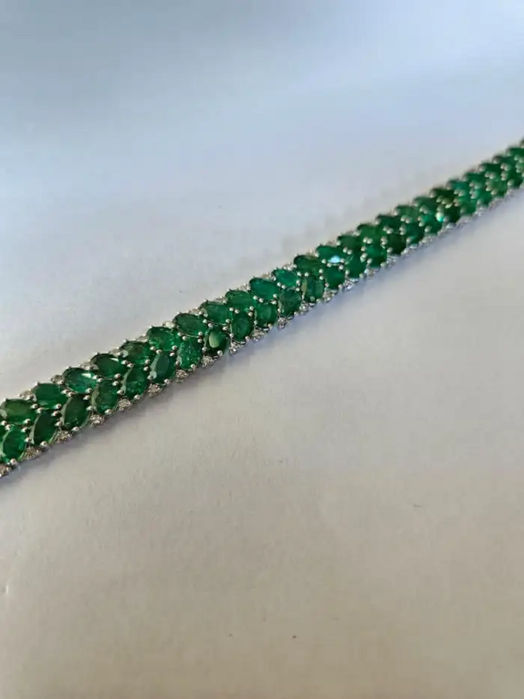 Platinum 950, 28.81 carats, Zambian Emeralds & Diamonds Link Bracelet