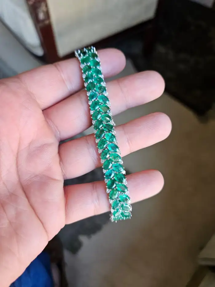 Platinum 950, 28.81 carats, Zambian Emeralds & Diamonds Link Bracelet