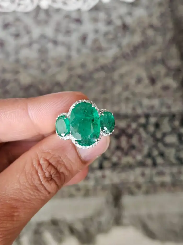 18k White Gold Handmade Ring - Natural Zambian Emerald & Diamond Wedding Ring