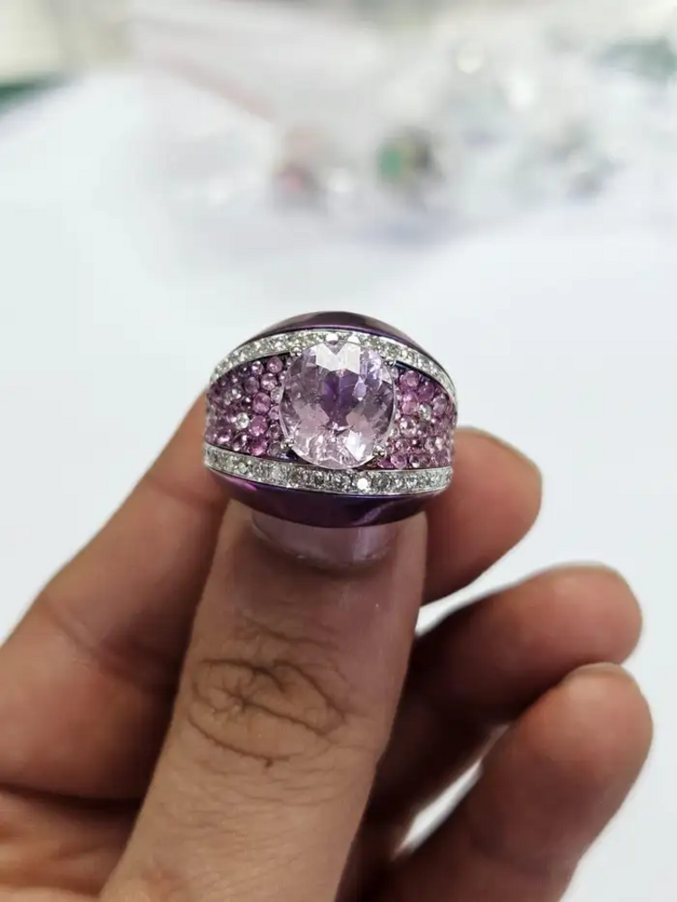 5.23 carats, Kunzite, Pink Sapphires & Diamonds Titanium Ring with Platinum 900